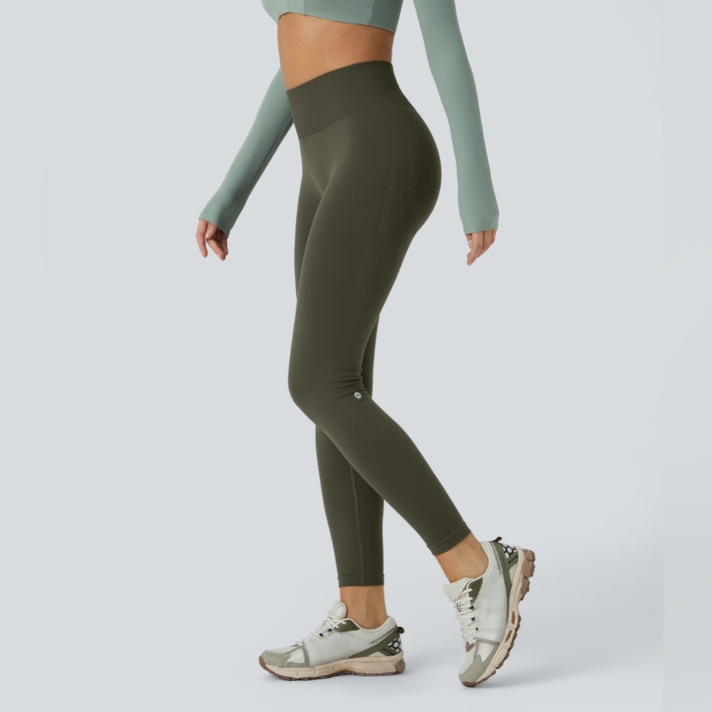 OneForm‎ Seamless Flow Mid Rise Tummy
Control Butt Lifting Yoga Leggings